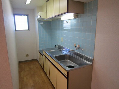 ※写真は反転の別部屋です プラーズ榎木町 キッチン
