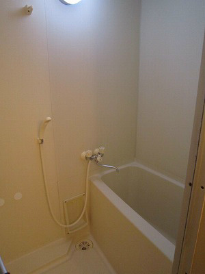 ※写真は反転の別部屋です プラーズ榎木町 風呂画像