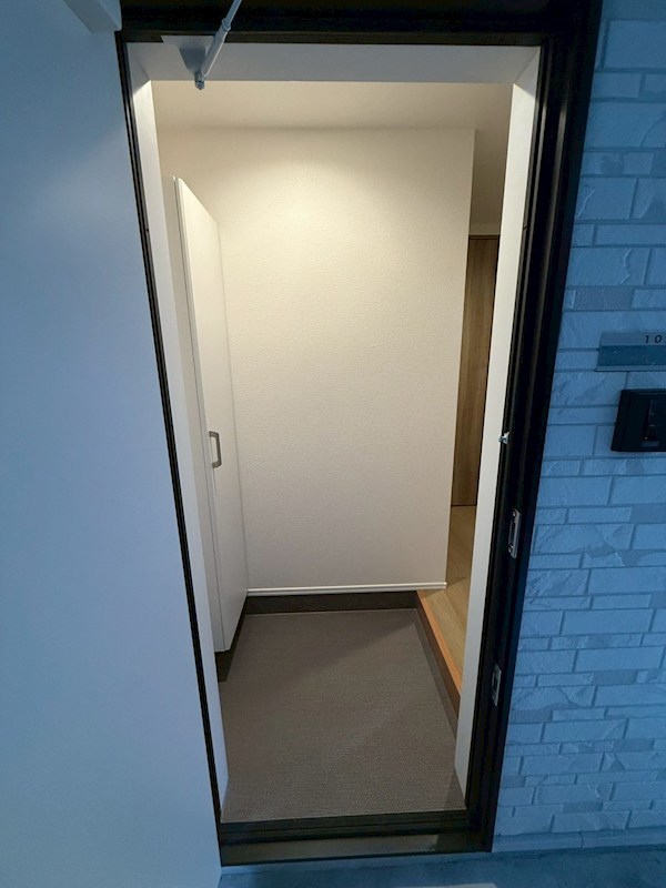 Ｆｏｒｅｓｉｇｈｔ　Ｉｎｎ南矢名 玄関