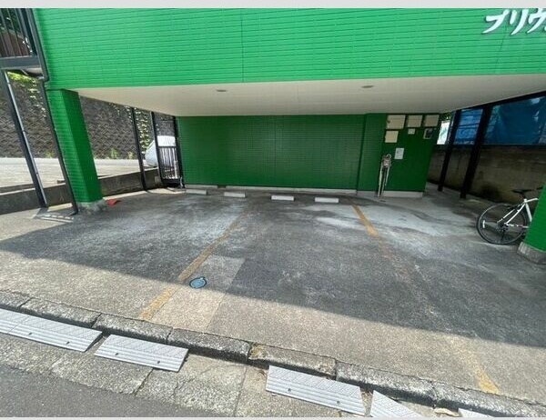 神奈川県座間市明王 駐車場