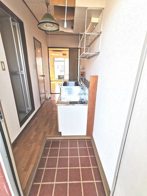 かないハイツ 玄関