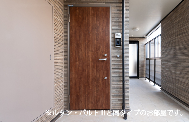 セキュリティ・アパートメントⅡ 玄関
