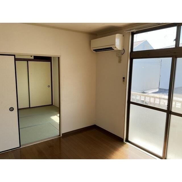 パレス西延沢（パレスニシノブサワ） リビング