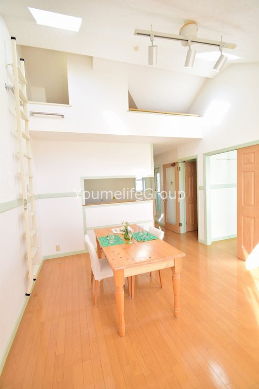 ＷＩＮ－ＷＩＮ　ＨＯＵＳＥ リビング