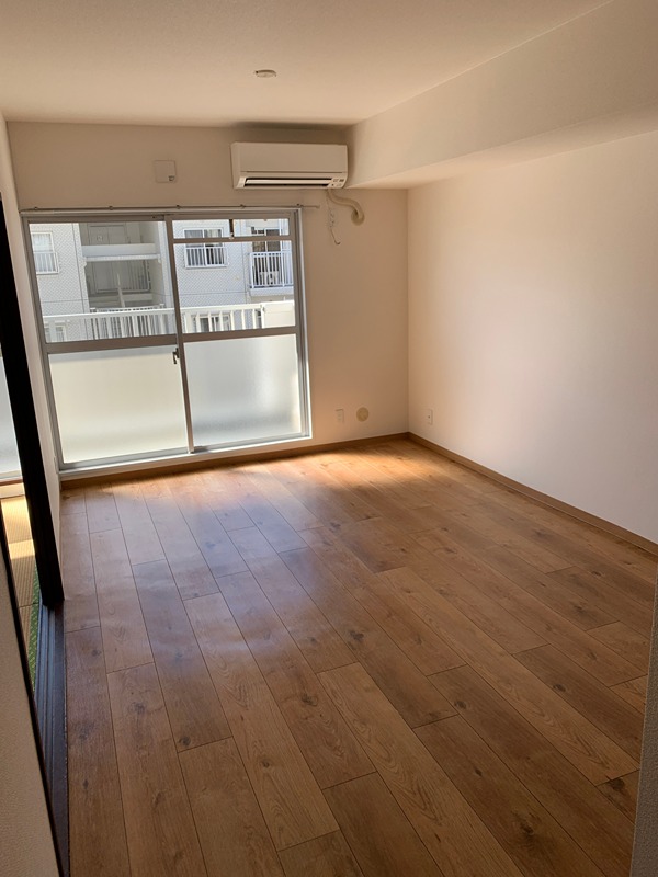 ヒルズ南戸塚3号棟 リビング