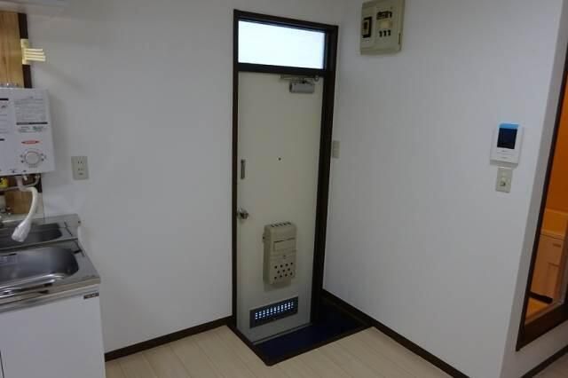 ファミーユ纒 玄関