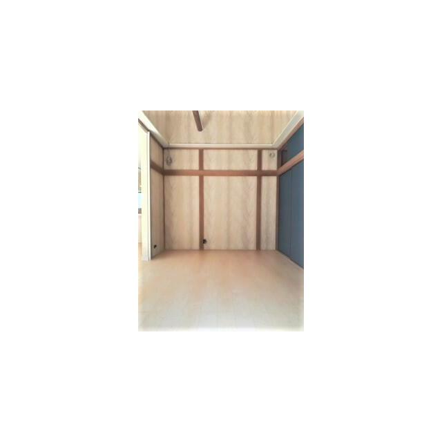 天井に梁が一本通っているお洒落な洋室 その他3