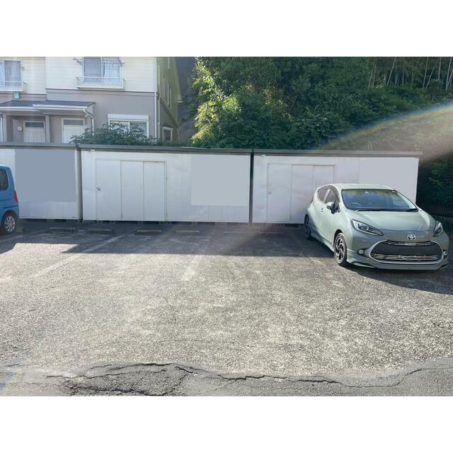 建物から徒歩2分のところに駐車場があります その他外観1