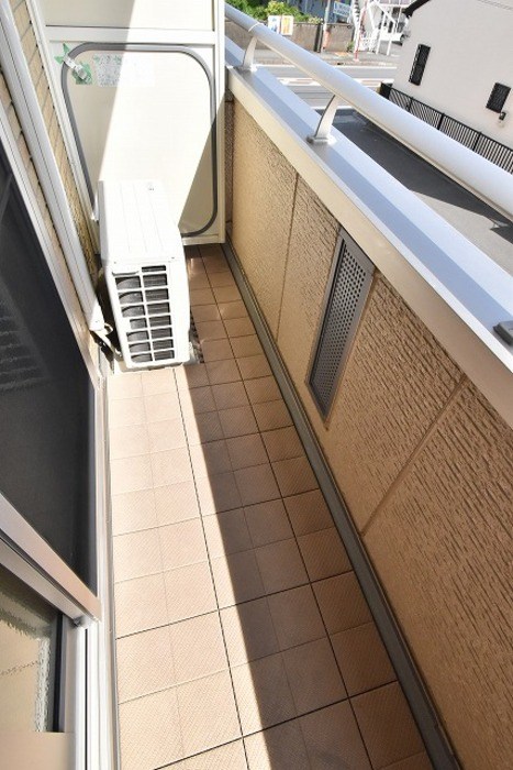 GEMINI ONNA ベランダ