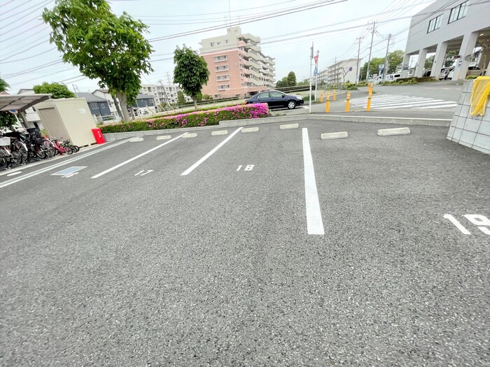 グレイスコート湘南 駐車場