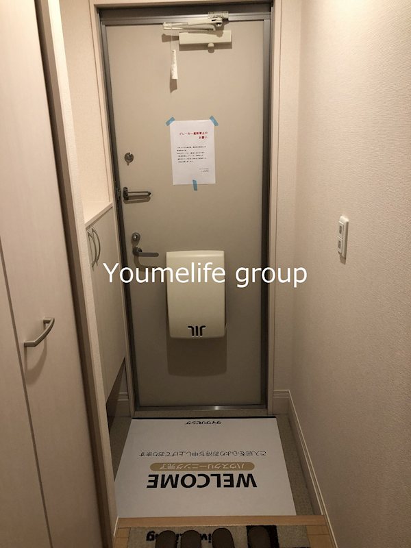 ハイネスE 玄関