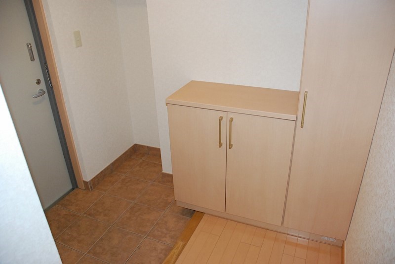 ラトゥール　レジュモー 玄関