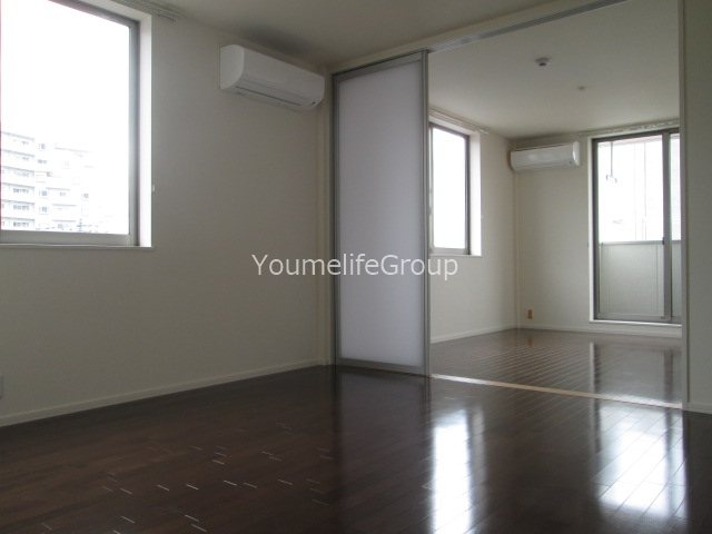 Riverside Deux. &amp;lsquo;M&amp;rsquo; リビング