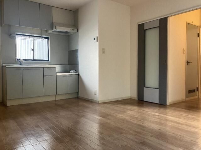 エーリ・パル リビング