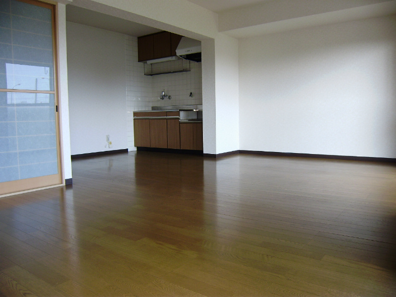 明るいリビング。別部屋参考写真。 エスポワール1  リビング