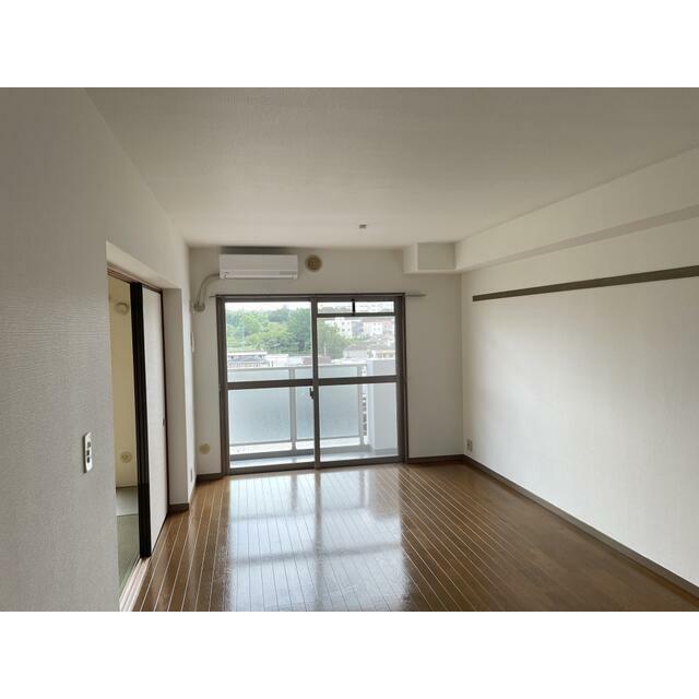 リビング アートフル サンポナール弐番館 リビング