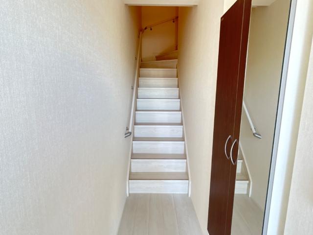 室内階段 ビレッジ高坪Ⅲ 玄関