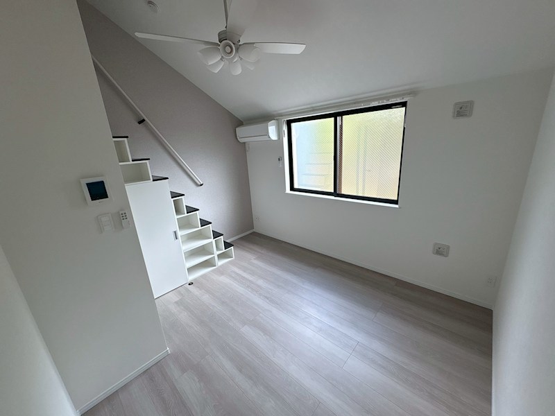 リビング アザーレ・レーヴ東海大学前 リビング