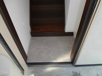 ローランド 玄関