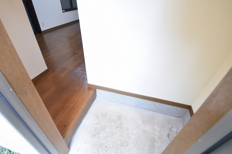 クリスタルバリヤ 玄関