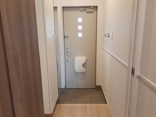 グリシーヌ・イースト 玄関