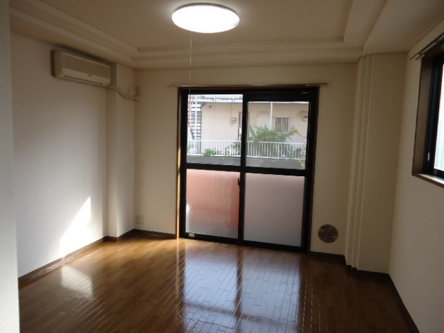 洋室 サンフラワー湘南 リビング