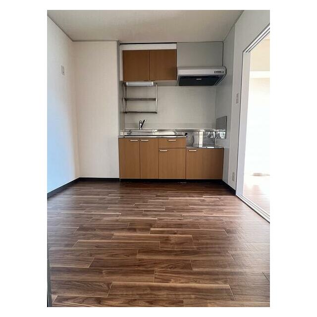 DKは2部屋からアクセスできて、使い勝手が良いです。 キッチン