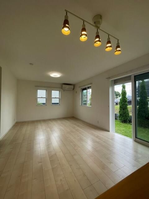 Ｂｌｏｓｓｏｍ　Ｈｉｌｌｓ　Ｌｉｌｙ　Ｃ棟 リビング