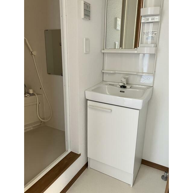 何かと便利な小物置きスペースが付いた洗面台です ミルキーウェイ東戸塚 その他2