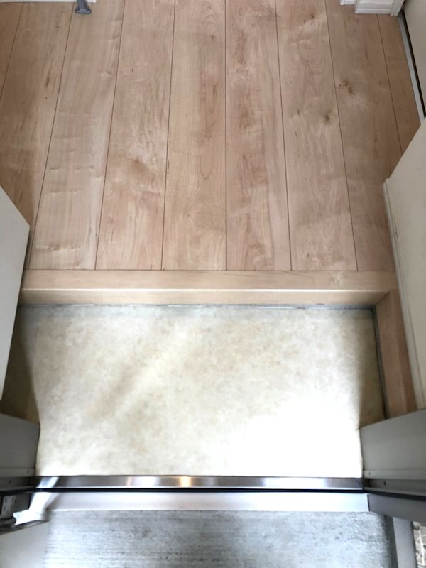 ジュネス(亀井野) 玄関