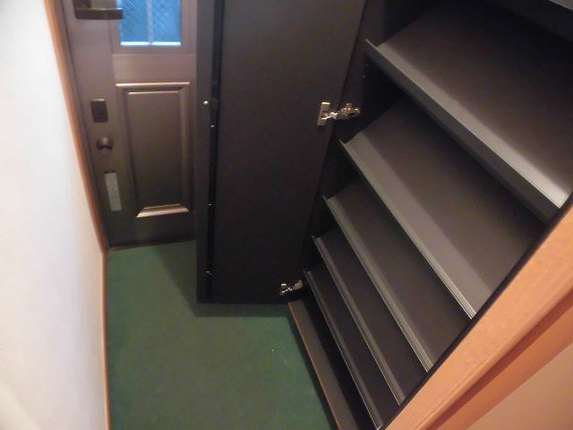 ルナージュ弐番館 玄関