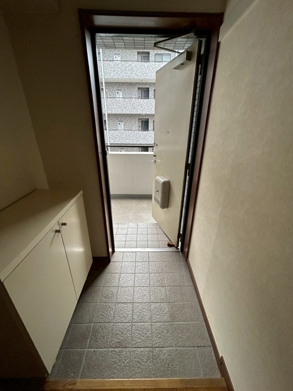 アトラクトマンショントムロ 玄関