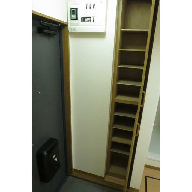 ロイヤルヒルズB 玄関