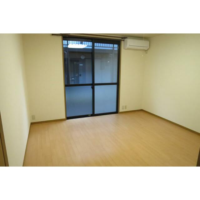 ロイヤルヒルズB ベッドルーム