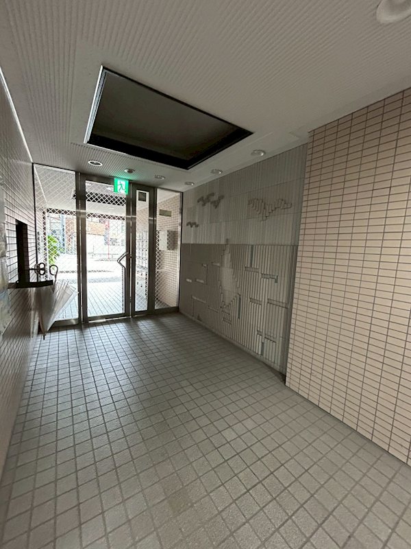 神奈川県藤沢市片瀬３丁目 エントランス