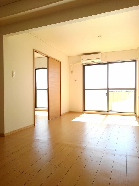 リビング レポサール弥勒寺 リビング