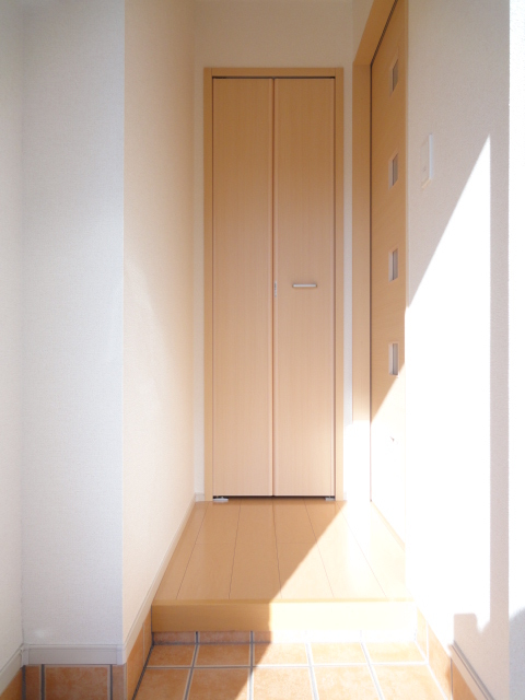 ブリーゼＴ１ 玄関