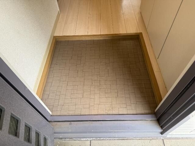 エーリ・パル 玄関