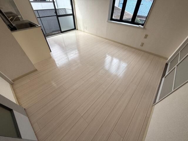 エーリ・パル リビング