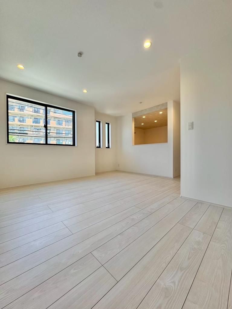 横浜市港南区笹下３丁目　貸家 リビング