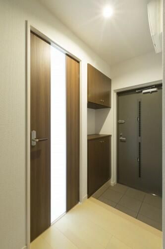 ホワイトアーミン湘南 玄関