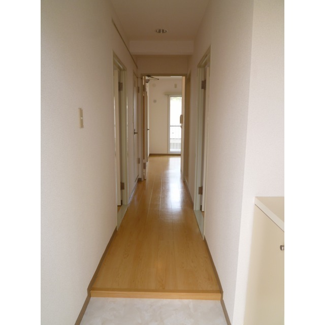 サンカーラ壱番館 玄関