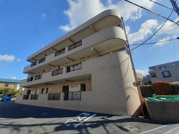 レフィナードE 301号室 外観