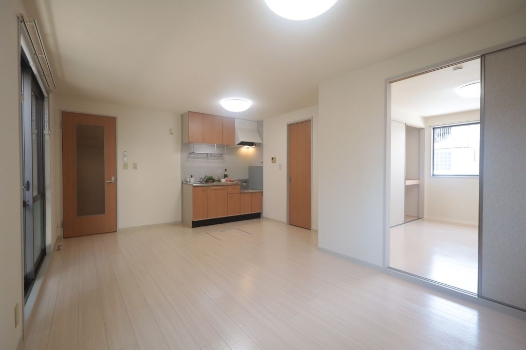 イーグル リビング