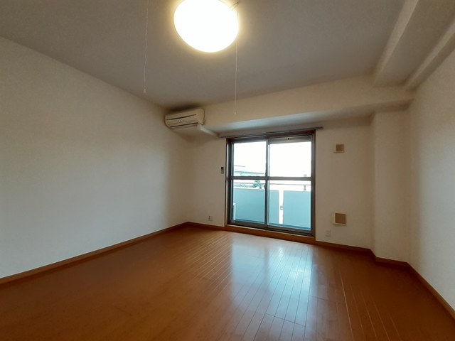 ヴィヴァーチェ リビング