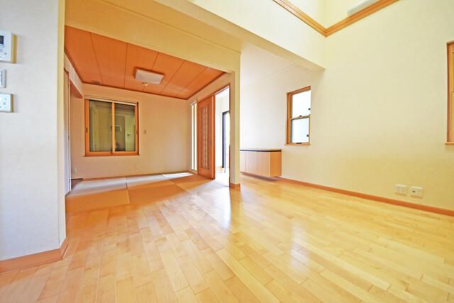 十間坂１丁目貸家 リビング