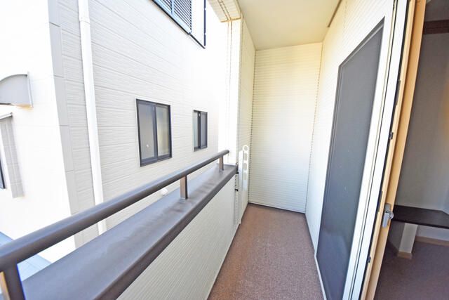 十間坂１丁目貸家 ベランダ