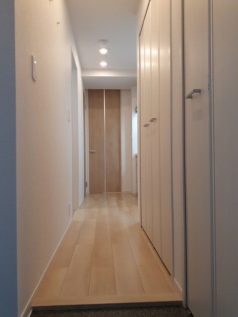 スリール・ダーンジュ 玄関