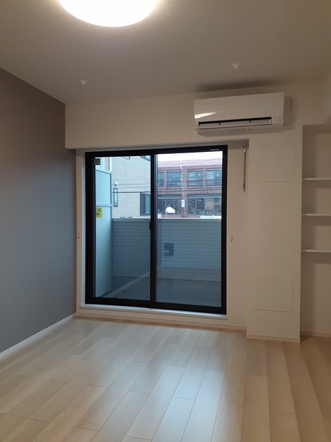 スリール・ダーンジュ リビング