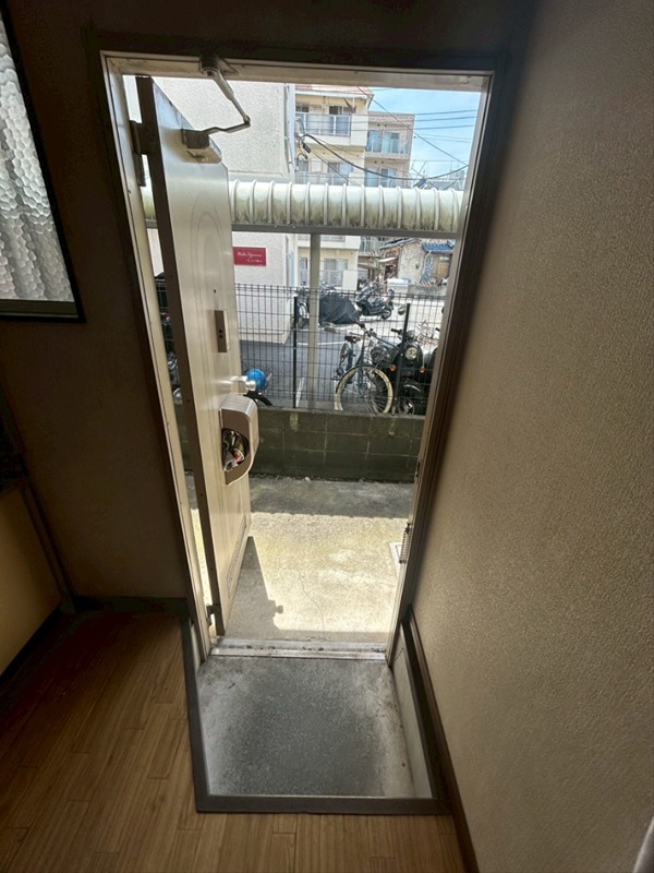 川名サンコーポ 玄関